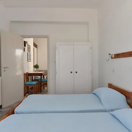 Hassouri Vasso * Naousa (Paros)