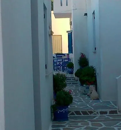 Hassouri Vasso * Naousa (Paros)