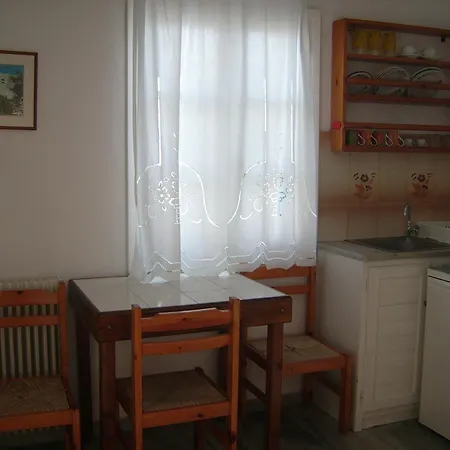 Hassouri Vasso * Naousa (Paros)